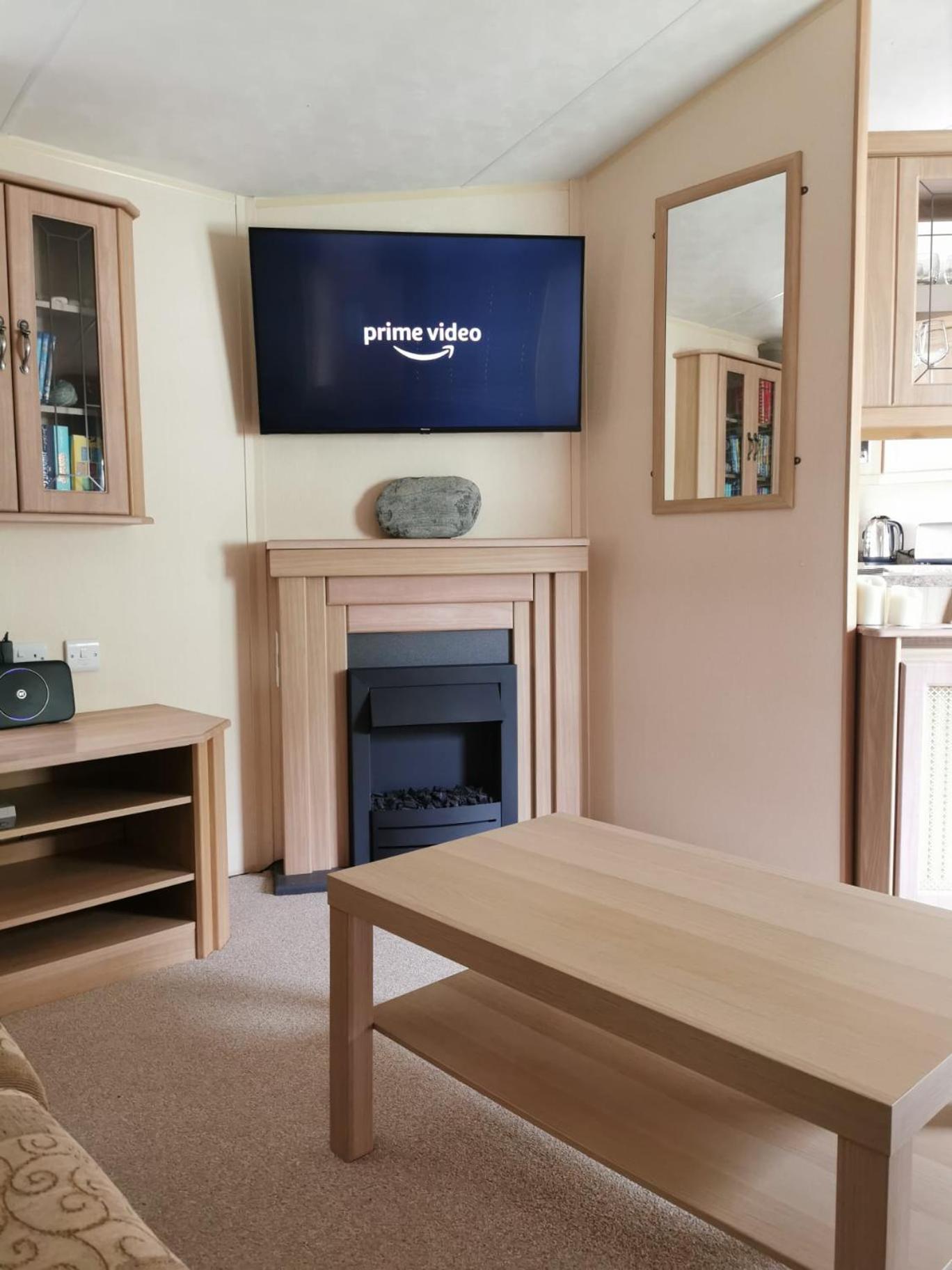 Wonderful 2 Bedroom Mobile Home Aberystwyth Exterior photo